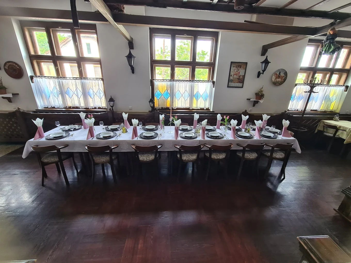 saloon restaurant kapustnik nove mesto nad vahom